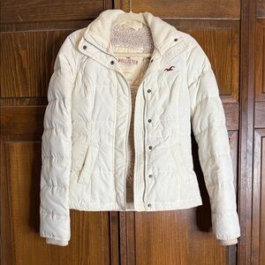 Hollister Women's Off-White Puffer Jacket
